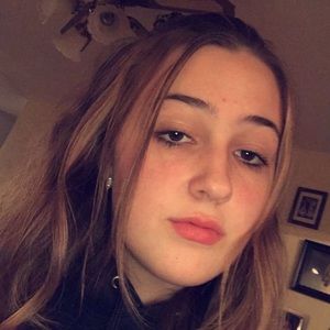 Meet your Posher, Chloe